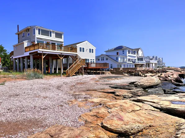 4 Cambridge Court, East Haven, CT 06512