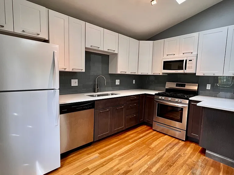1347A N Park Ave — Photo 11