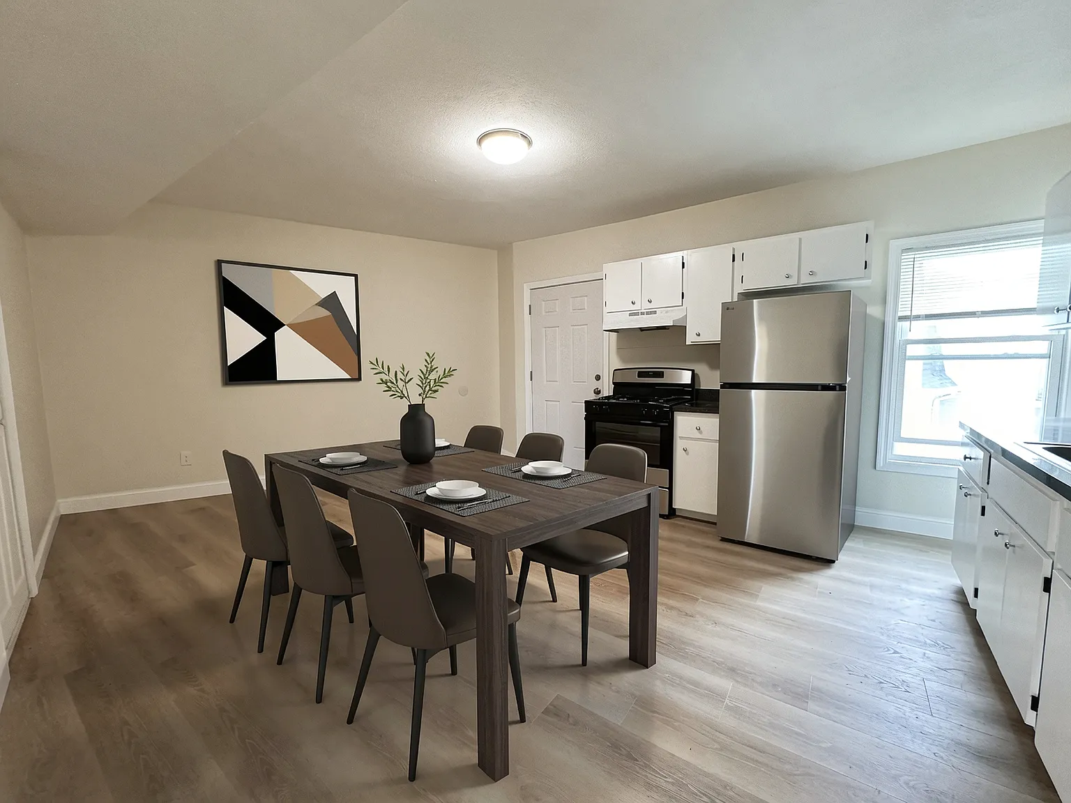 3 bed, 1000 sqft, $3,300 — Photo 3