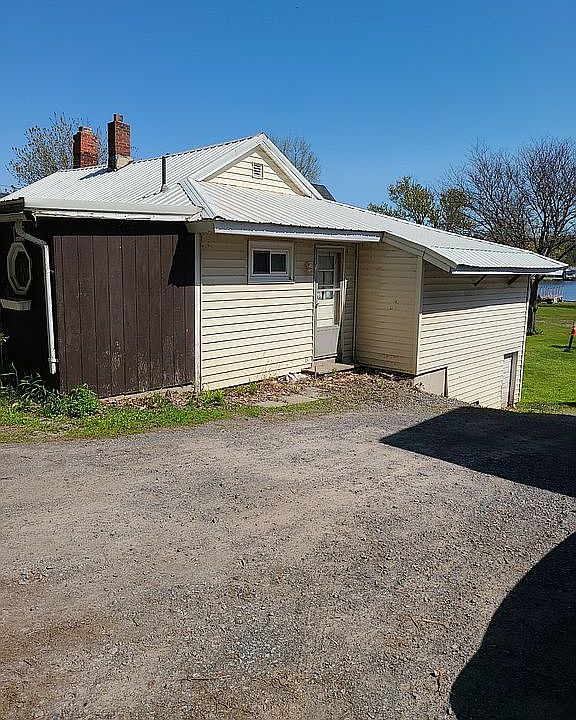 2nd image of 5593 Oneida Dr