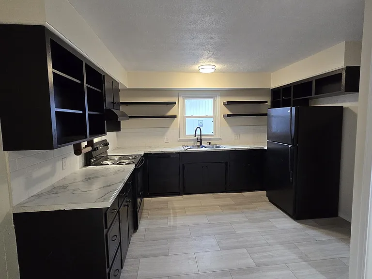 1472 E Berkeley St — Photo 8