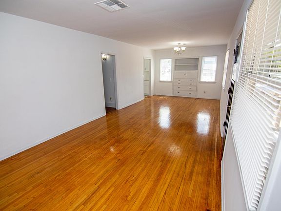4th image of 1312 E Wilson Ave