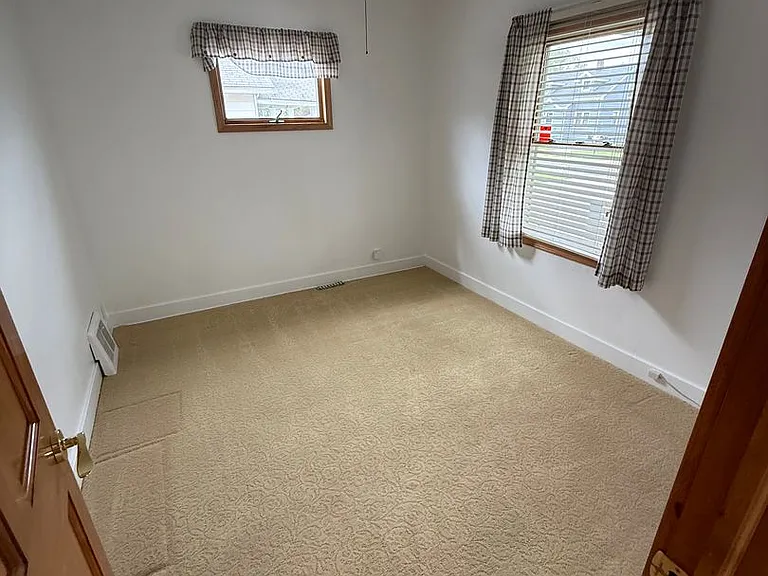 1417 Primrose Ave — Photo 6