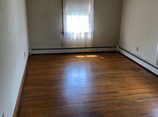 3 School Ct, Bristol, RI 02809