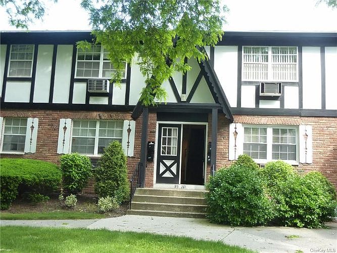 1st image of 99 Parkside Dr