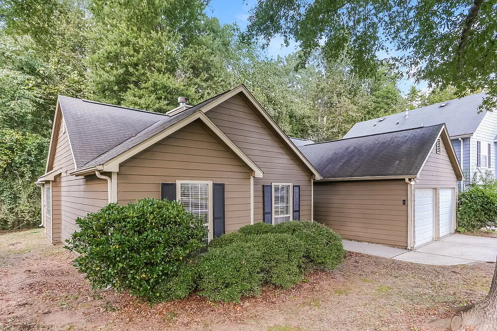 3 bed, 2.0 bath, 1485 sqft, $1,885 — Photo 1