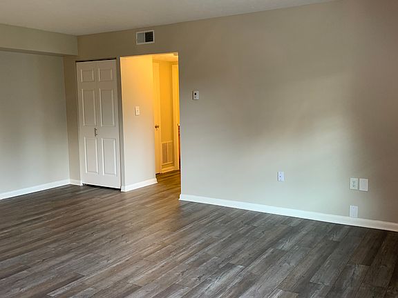 4th image of 2702 Industrial Dr #210