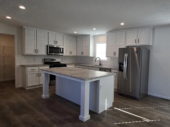 6841 Eagle St, Whitmore Lake, MI 48189