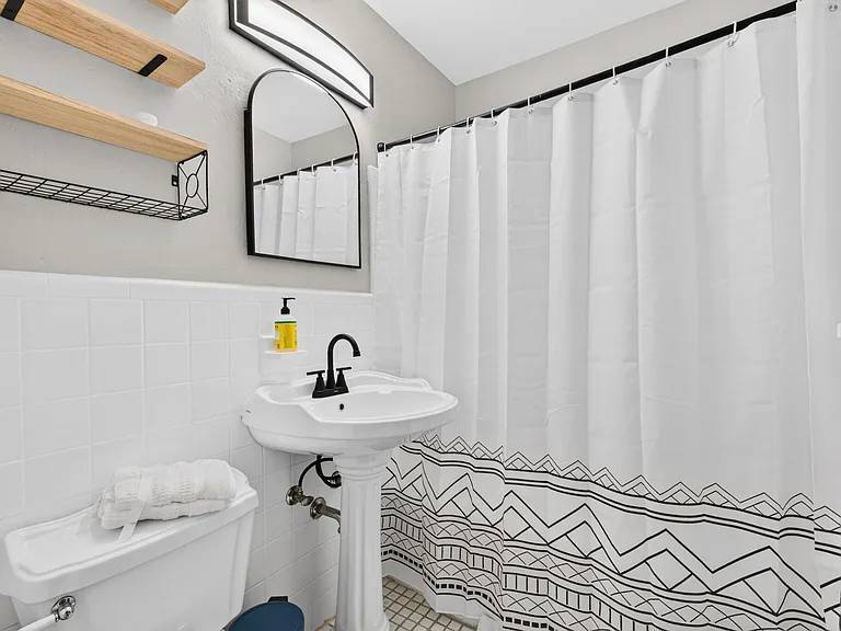 4670 NE 4th Ave — Photo 27
