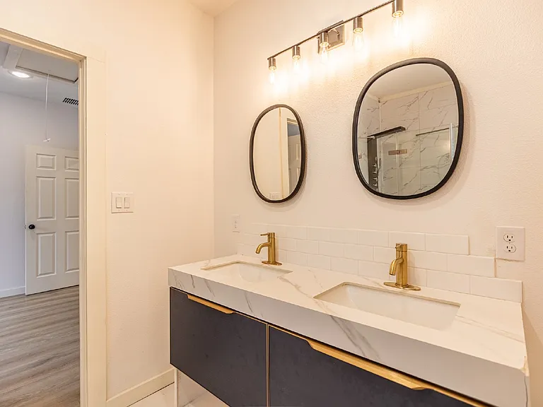 1010 Burnet St — Photo 23