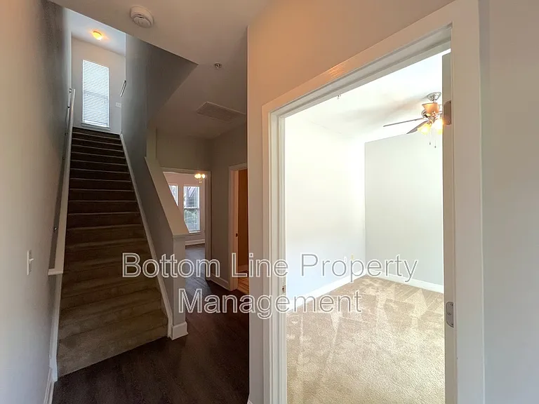 841 Seigle Point Dr — Photo 7