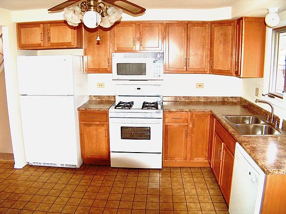 3rd image of 1020 Brighton Ct