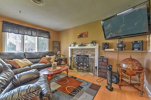 5th image of 225 Wildwood Dr