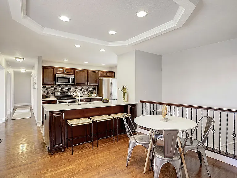 319 Carter Ln — Photo 4