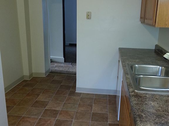 4th image of 409 7th St SE APT 1