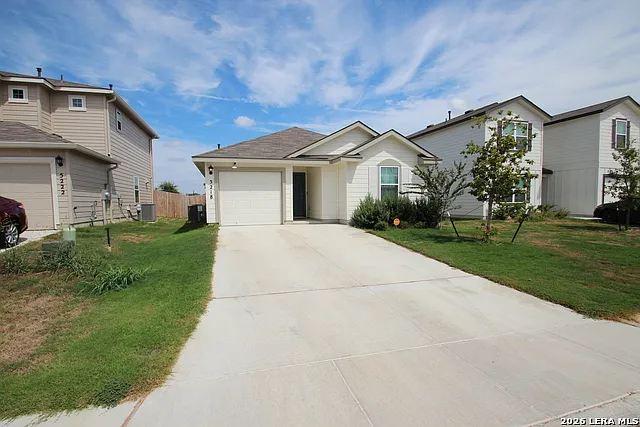3 bed, 2.0 bath, 1411 sqft, $1,700 — Photo 2