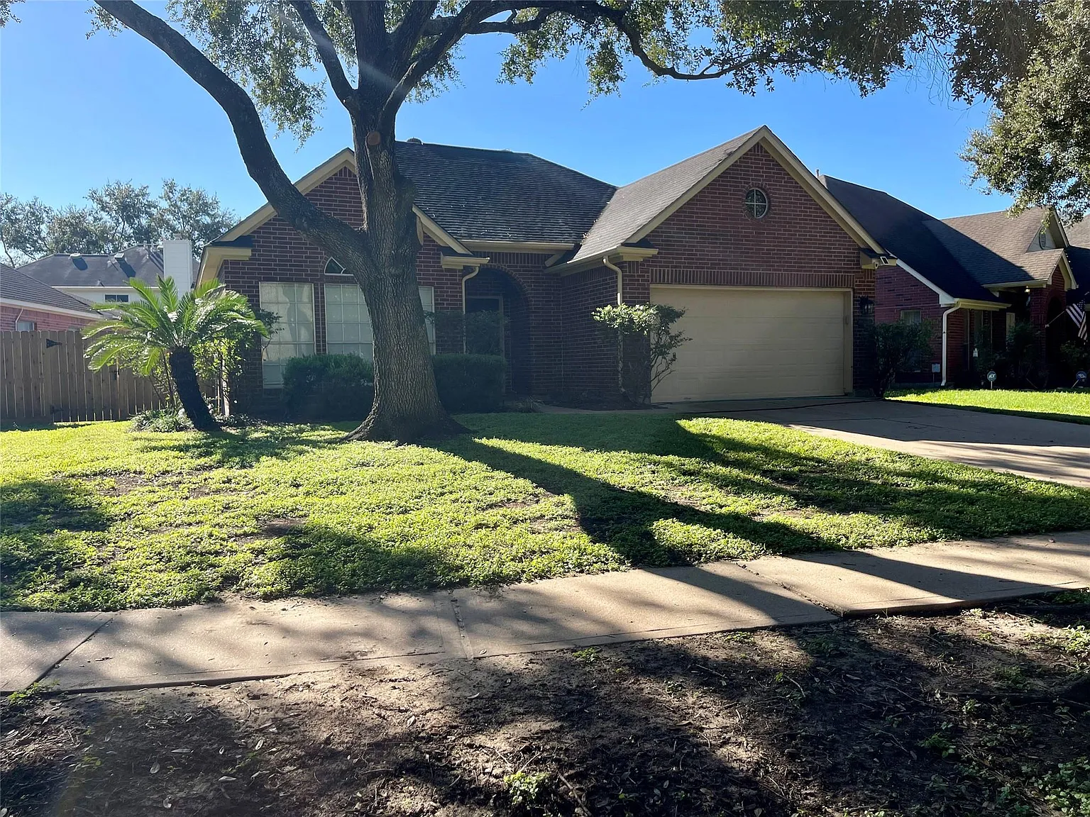 3 bed, 2.0 bath, 1638 sqft, $2,200 — Photo 1