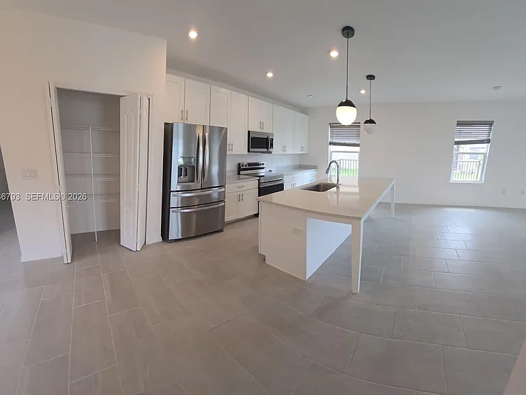 10500 SW Vasari Way — Photo 2