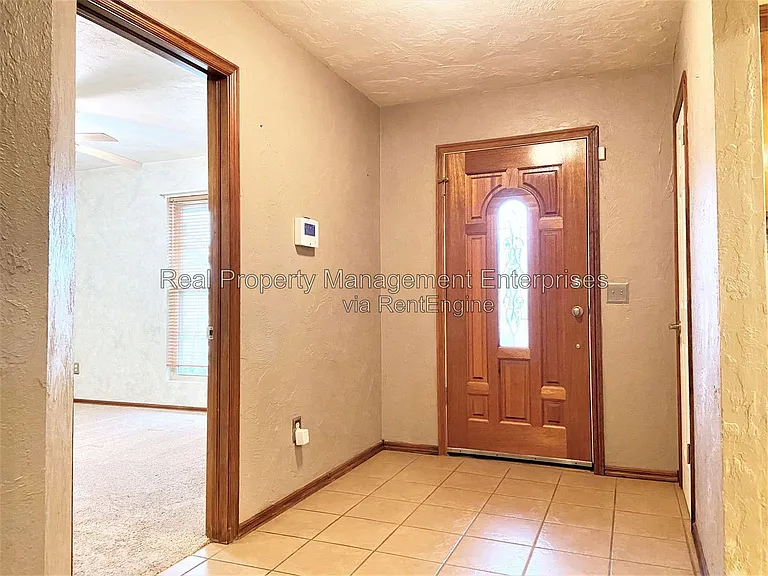 204 W 10th St — Photo 5
