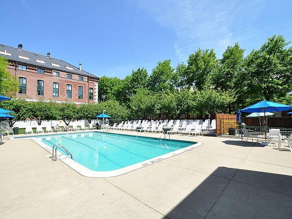 1st image of 42 8th St APT 3518