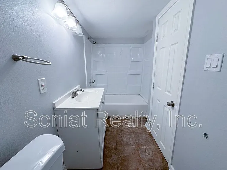 3216 Banks St — Photo 7