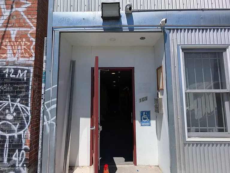 1255 26th St — Photo 19