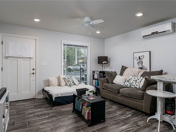 4th image of 907 15th Ave APT 8