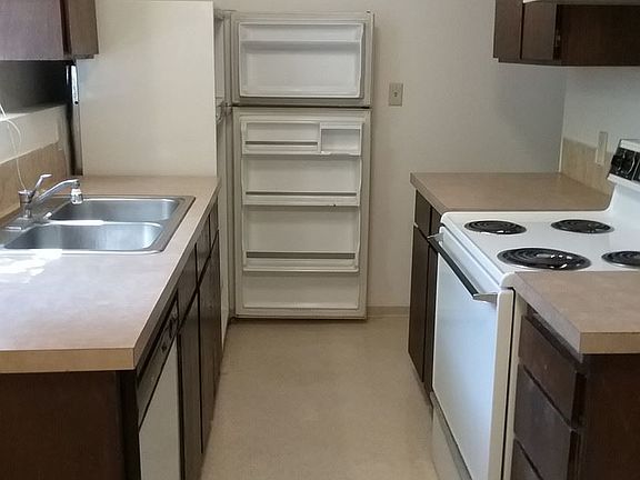 2nd image of 215 E Henley St #8502708