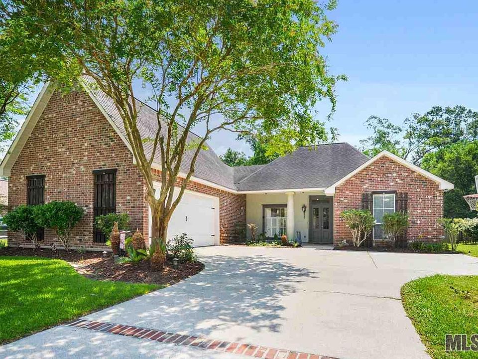 1st image of 26988 Regency Park Dr