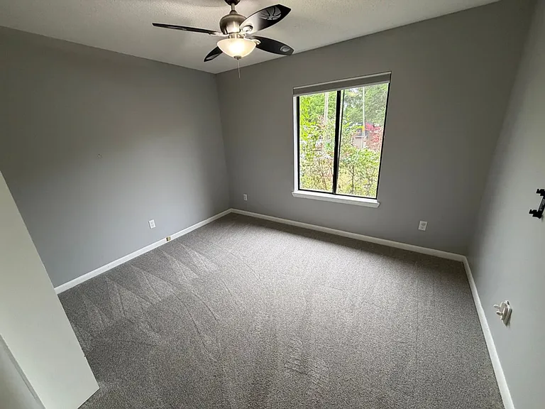 210 Honeysuckle Way — Photo 9