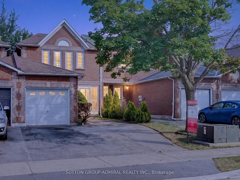 14 Mullis Cres — Photo 1