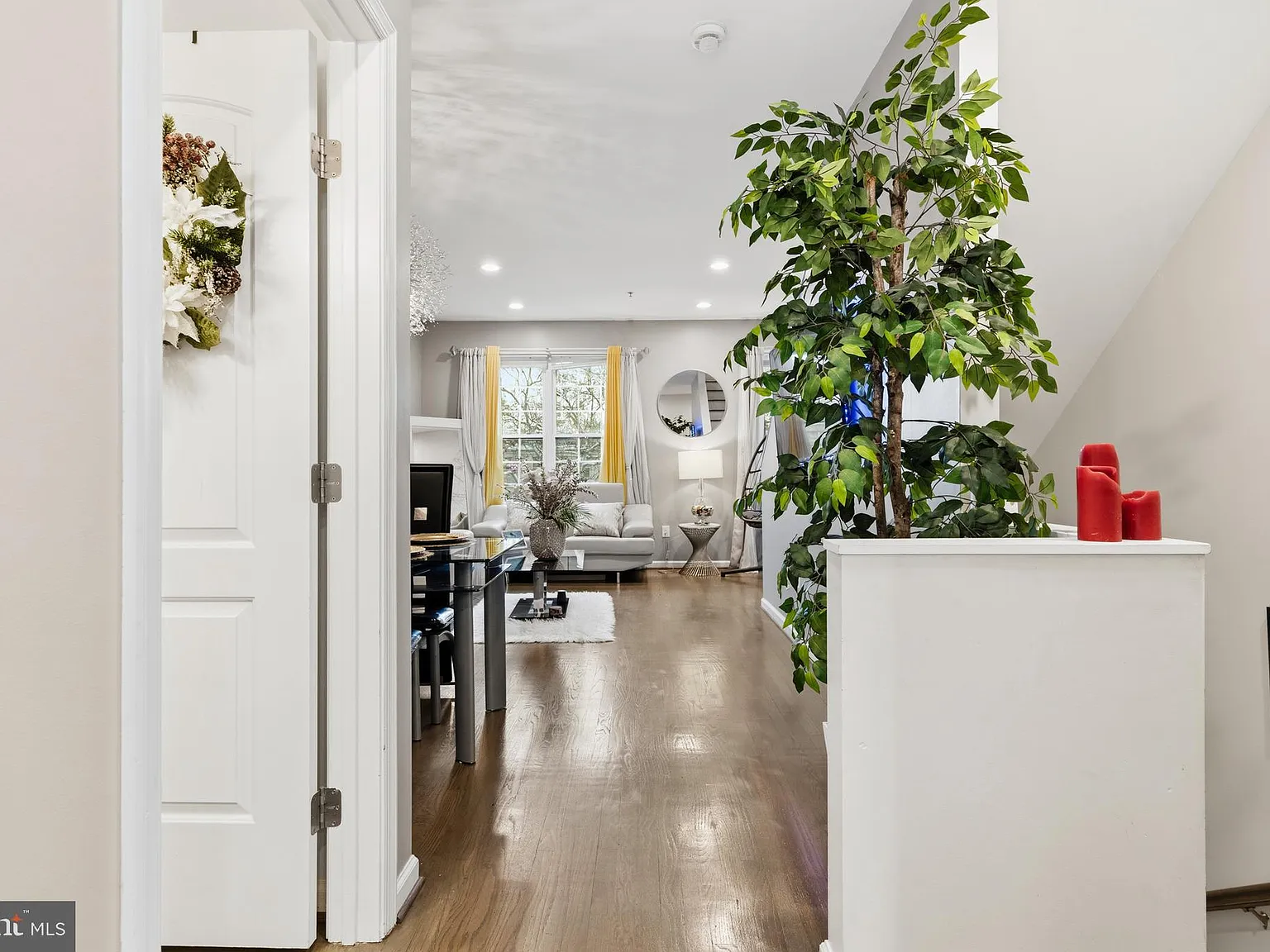 3 bed, 3.5 bath, 1412 sqft, $3,500 — Photo 3