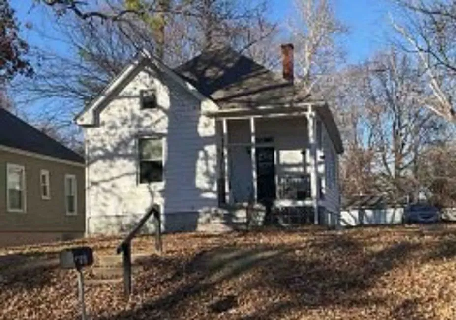 106 Hazel Ave photo 1