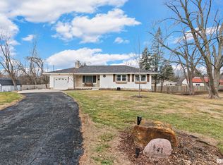 41 Crestview Dr, Chatham, IL 62629