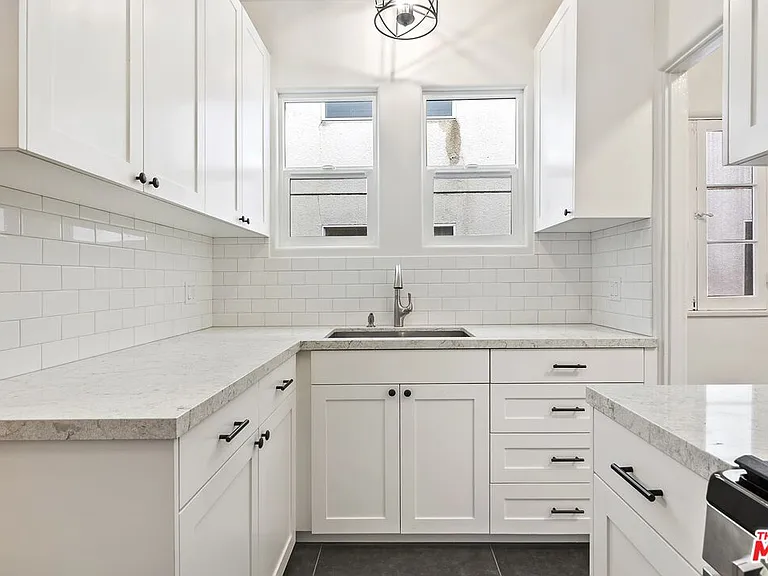 1142 S Clark Dr #4 — Photo 11
