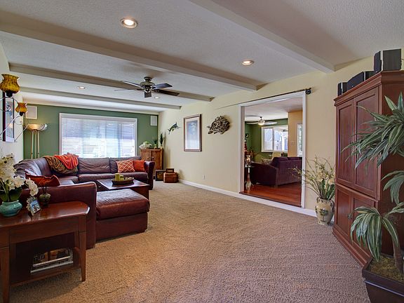3rd image of 8133 Rockfield Ct