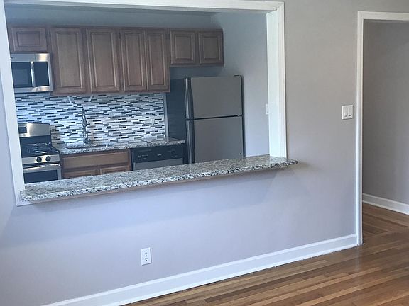 State Of The Art Kitchen With Full Size Breakfast Bar