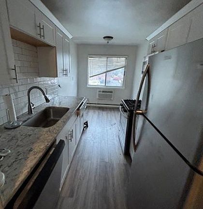 4th image of 740 Vose Avenue #C-5
