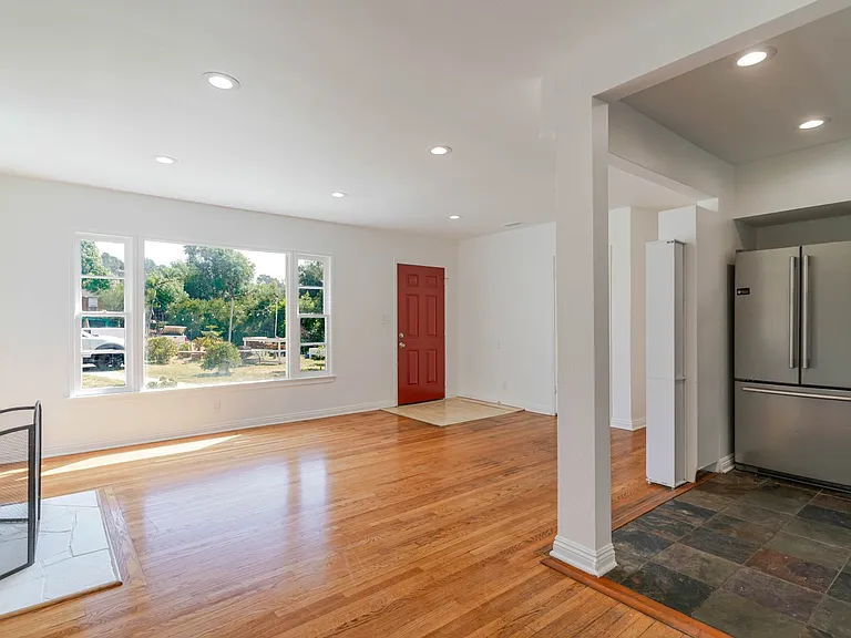 13057 Gladstone Ave — Photo 8