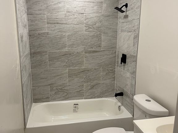 5th image of 3050 Woodview Dr