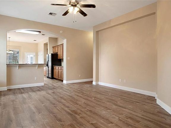 2nd image of 2221 Voyageurs Ln