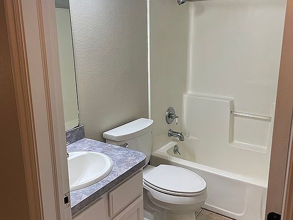 3rd image of 498 W 2375th St N