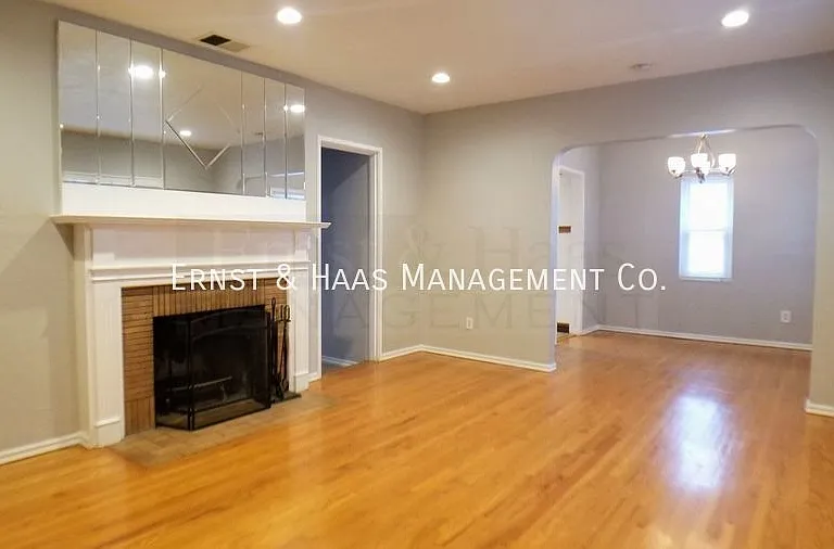 4224 Maury Ave — Photo 2