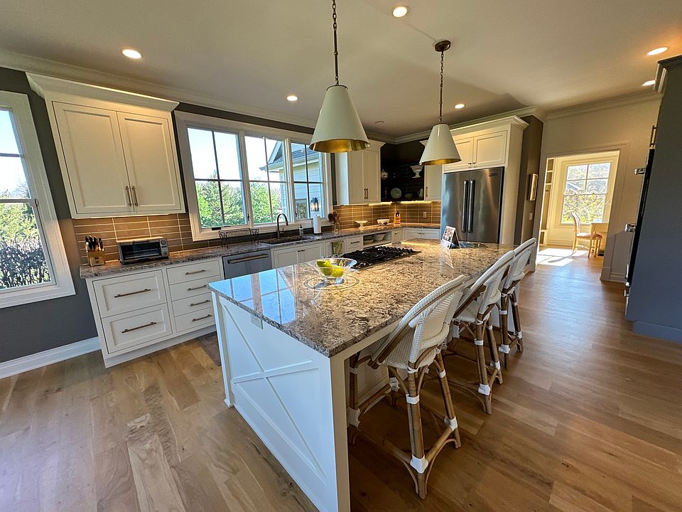 2nd image of 2403 E Gramercy Park Dr