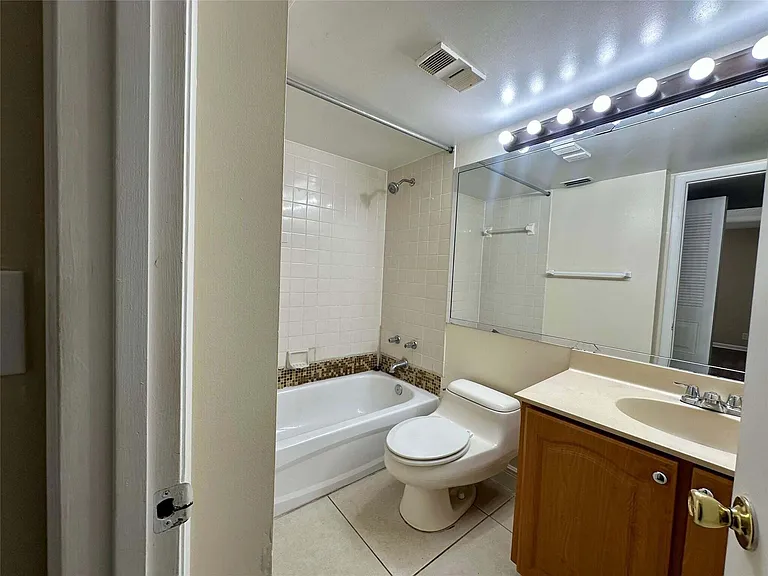 5701 Riverside Dr #205B6 — Photo 17