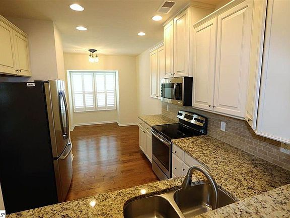 3rd image of 318 Bellerive Dr