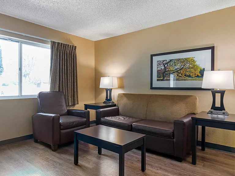 1 Bedroom Suite - 1 King Bed
