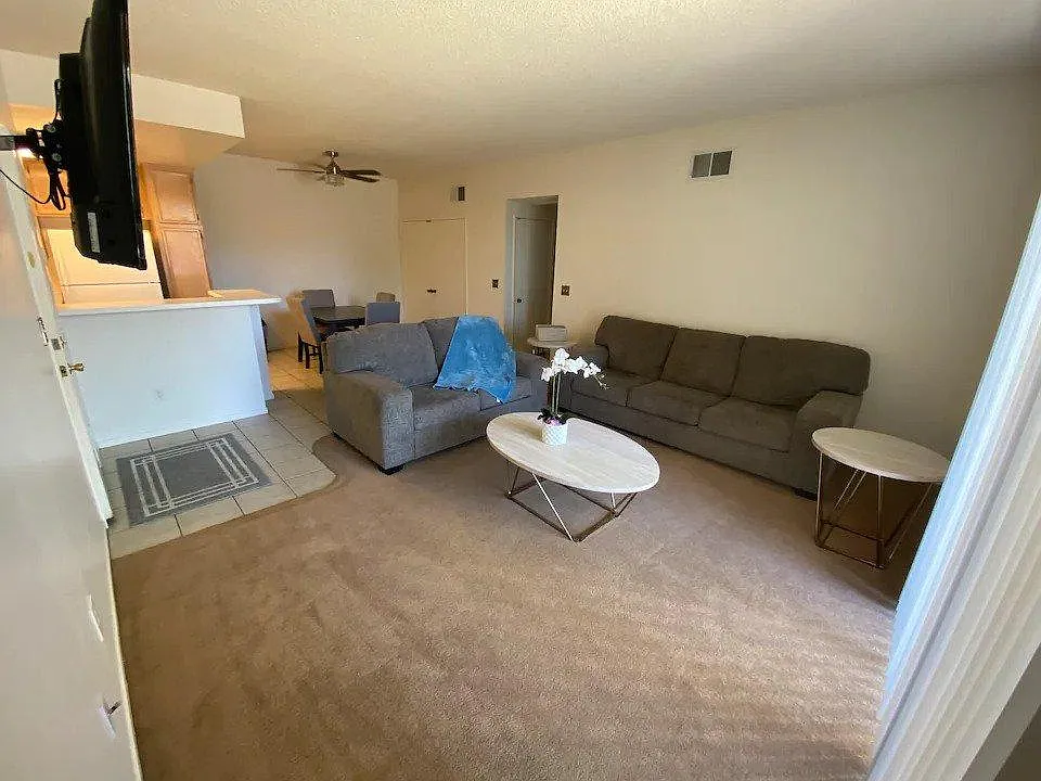 1200 Rodeo Dr — Photo 1