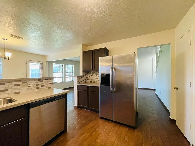 3915 Vauxhall Dr S — Photo 3