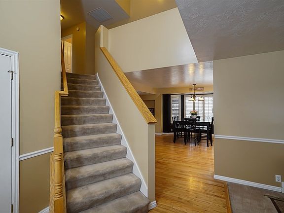 2nd image of 282 E Eaglebrook Dr